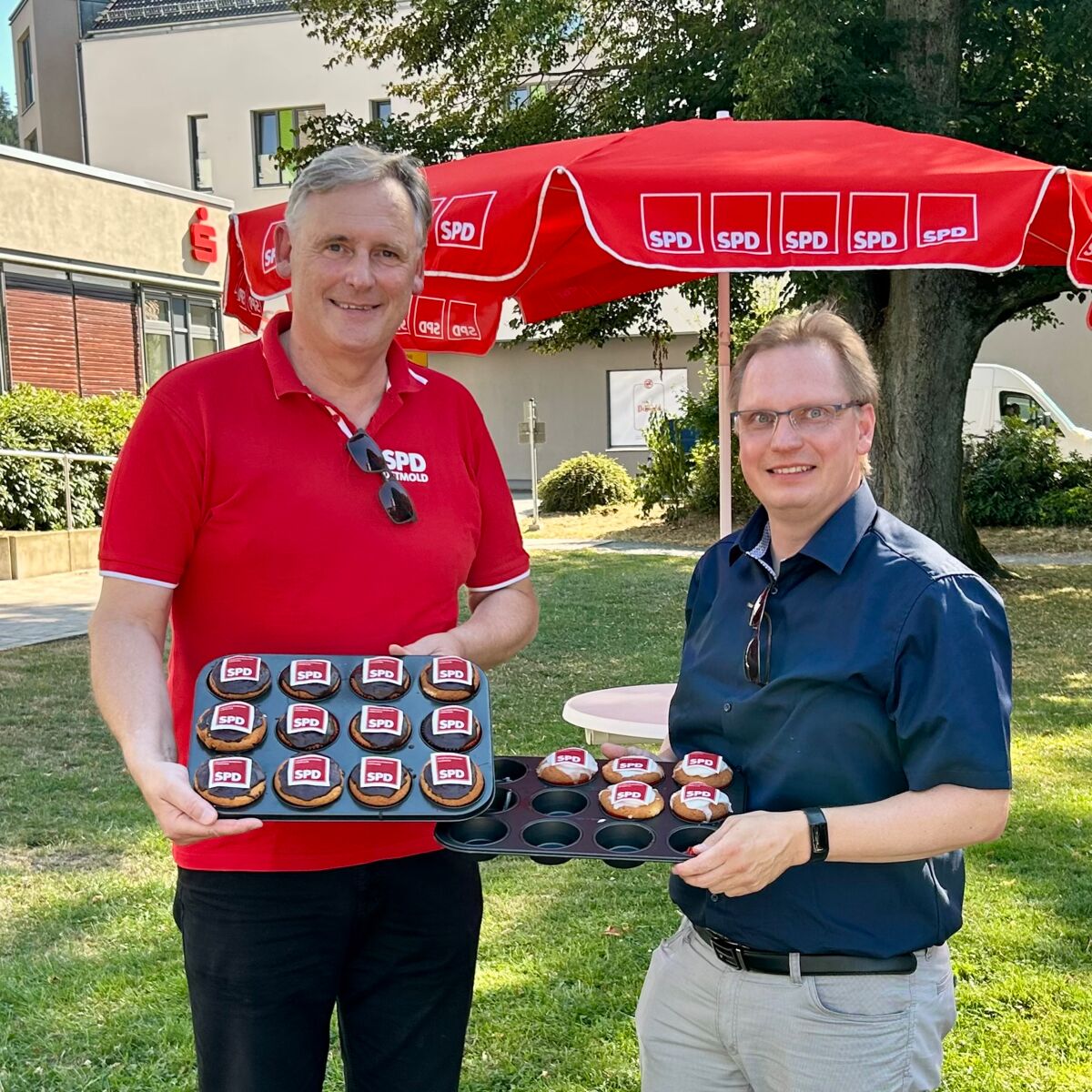 Ratsmitglied Cord Brüning und Dr. Dennis Maelzer, MdL beim Spielplatzfest in Detmold Hiddesen